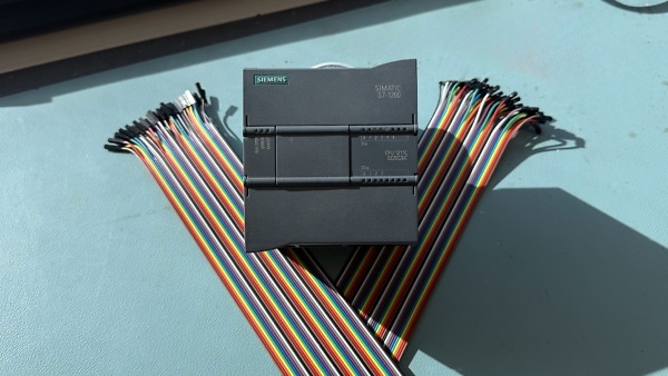 Defecte PLC vervangen bij Metaltop